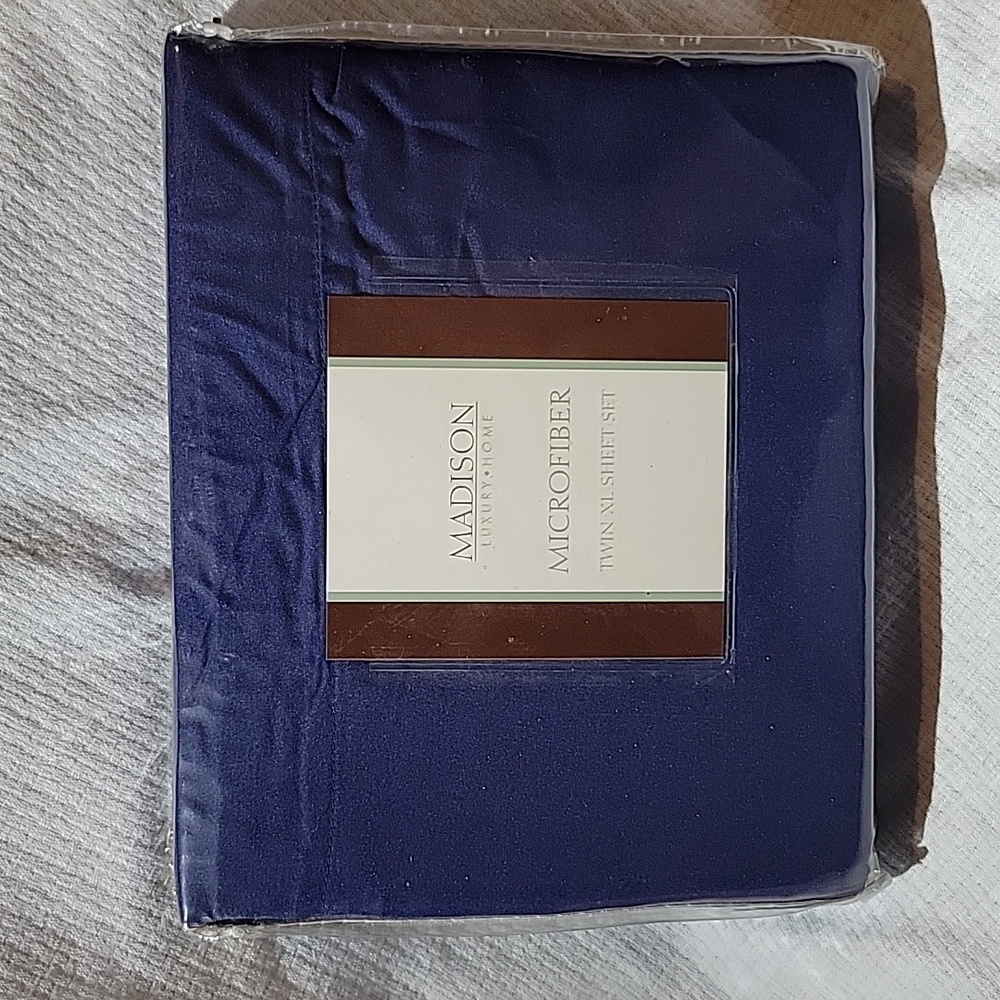 Madison Navy Blue Microfiber Twin XL Sheet Set NRFP